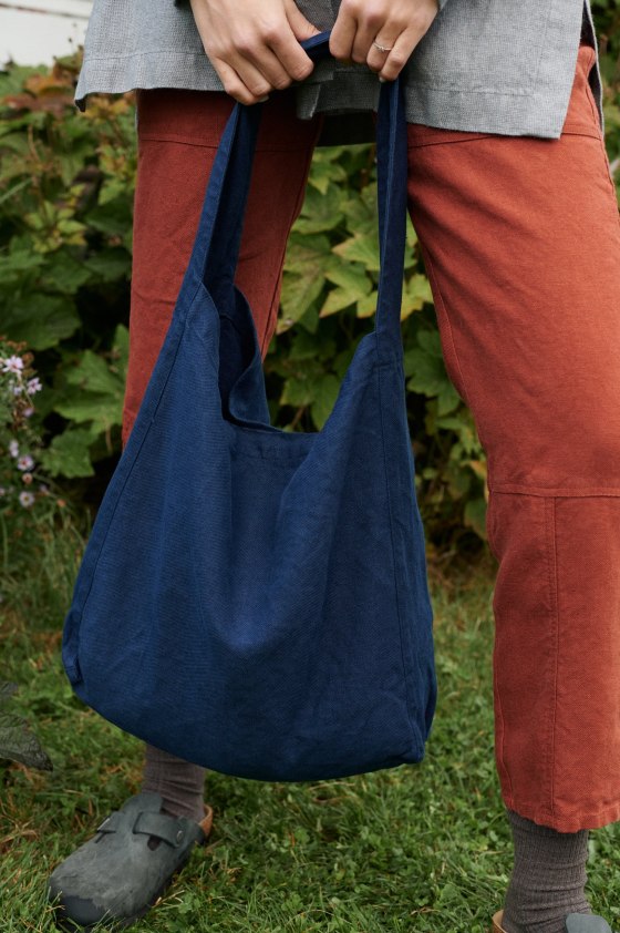 Single handle blue heavy linen bag