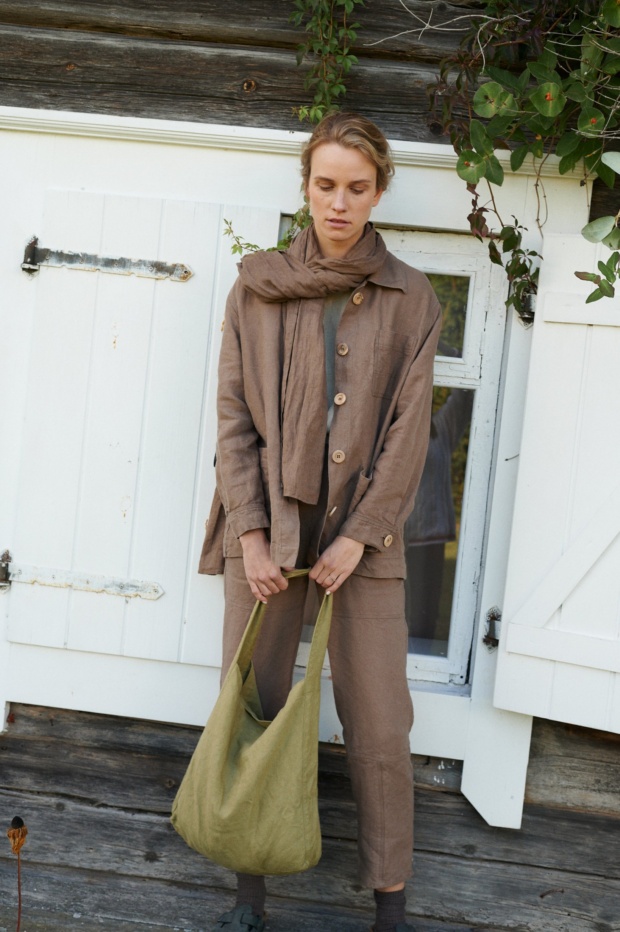 Olive green heavy linen tote handbag paired with an all linen outfit in cacao