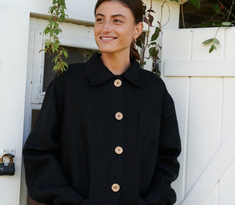 Utility heavy linen jacket with pockets and wooden buttons