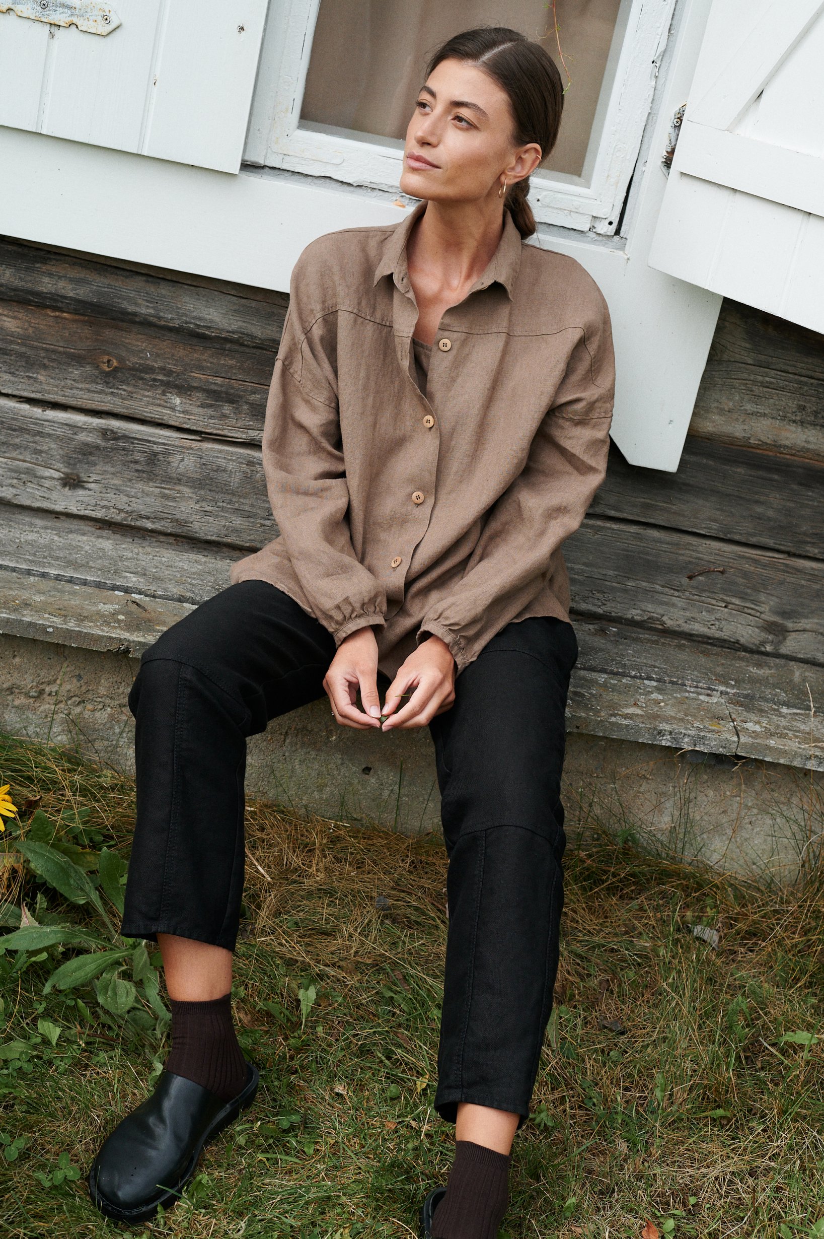 Casual loose-fitting linen shirt and heavy linen utility pants outfit