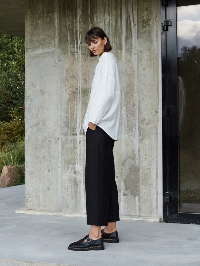 A model wearing heavy linen black trousers