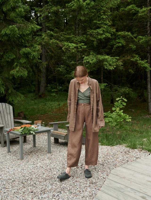 A girl in brown heavy linen trousers