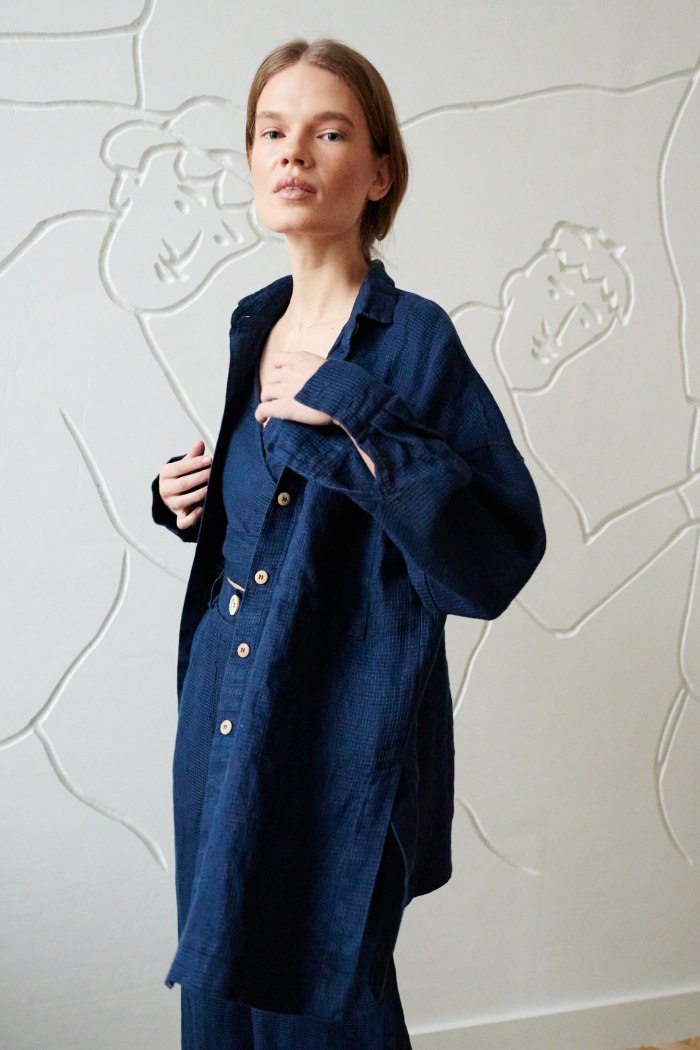 long sleeves with cuff buttoning linen shirt
