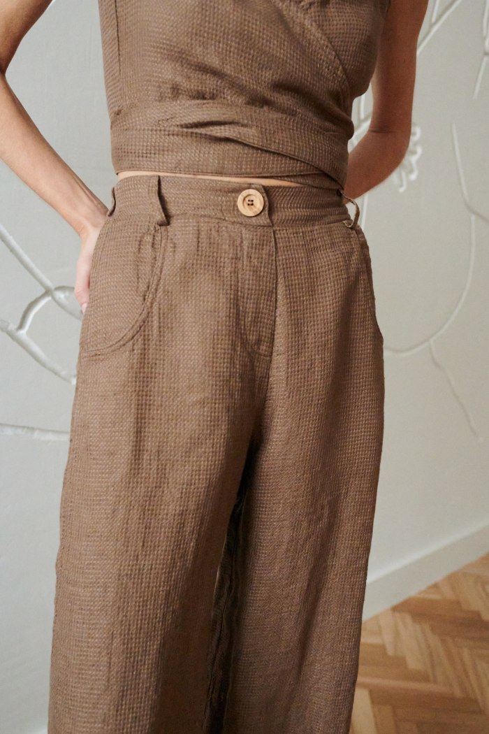 decorative button barrel trousers in waffle linen