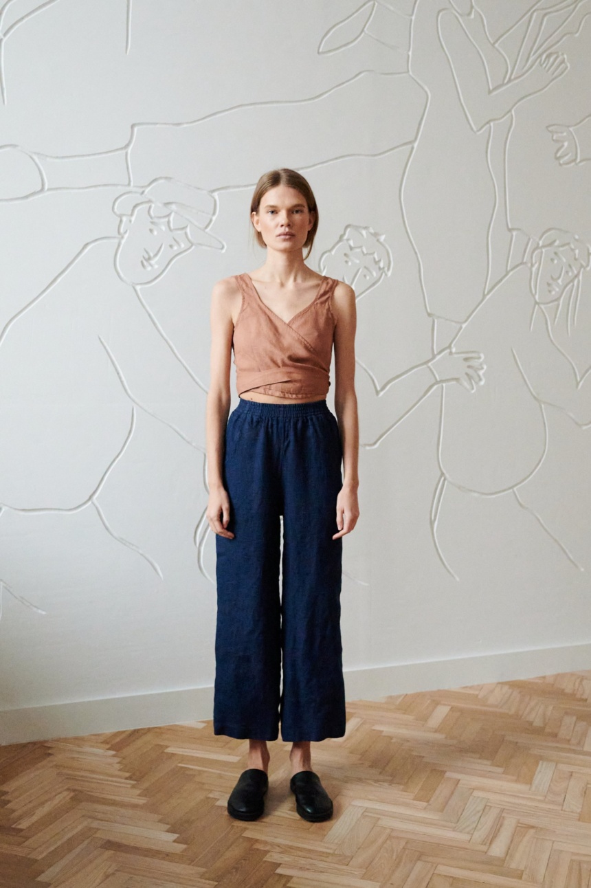 navy blue waffle linen pants and summer wrap top