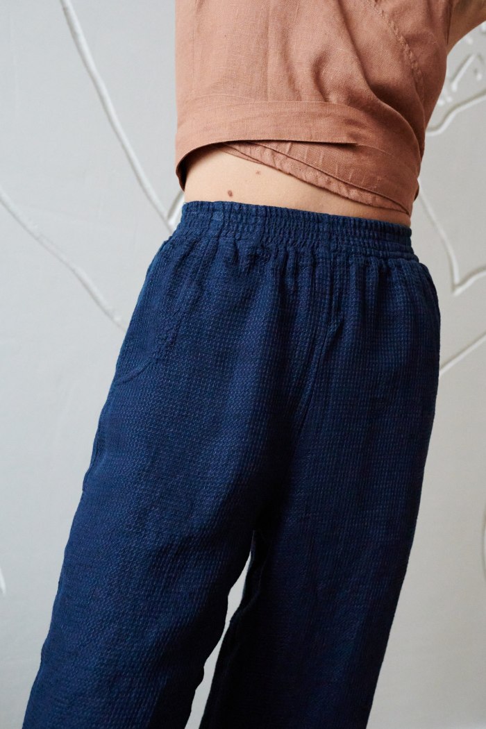 relaxed summer linen pants in navy with elastic waistband