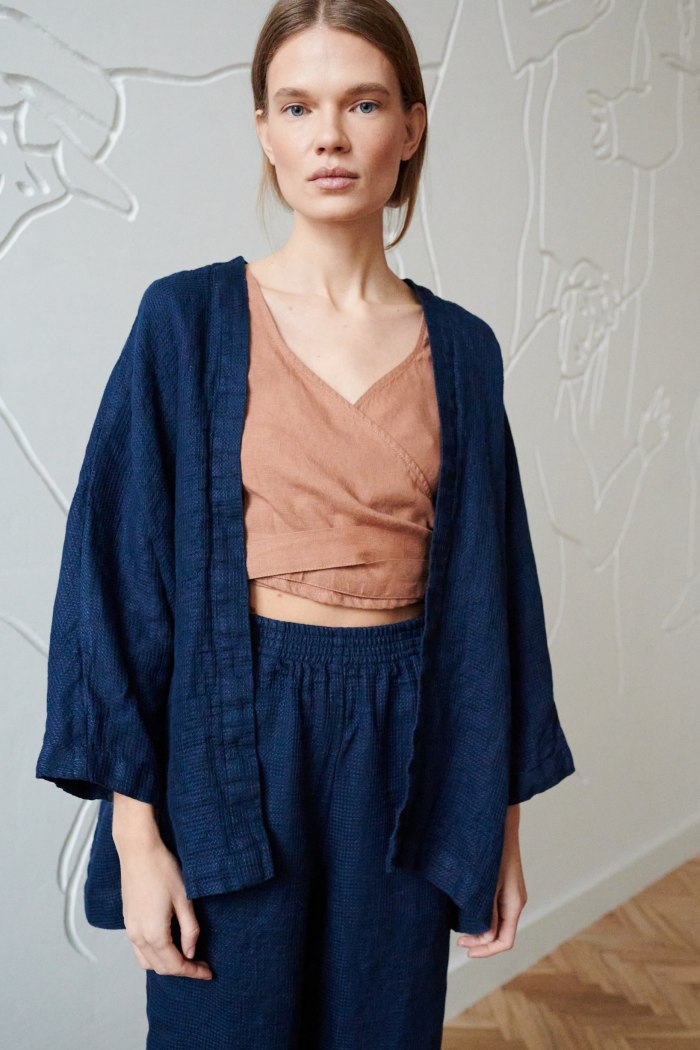 wide long sleeve open kimono linen jacket in waffle navy