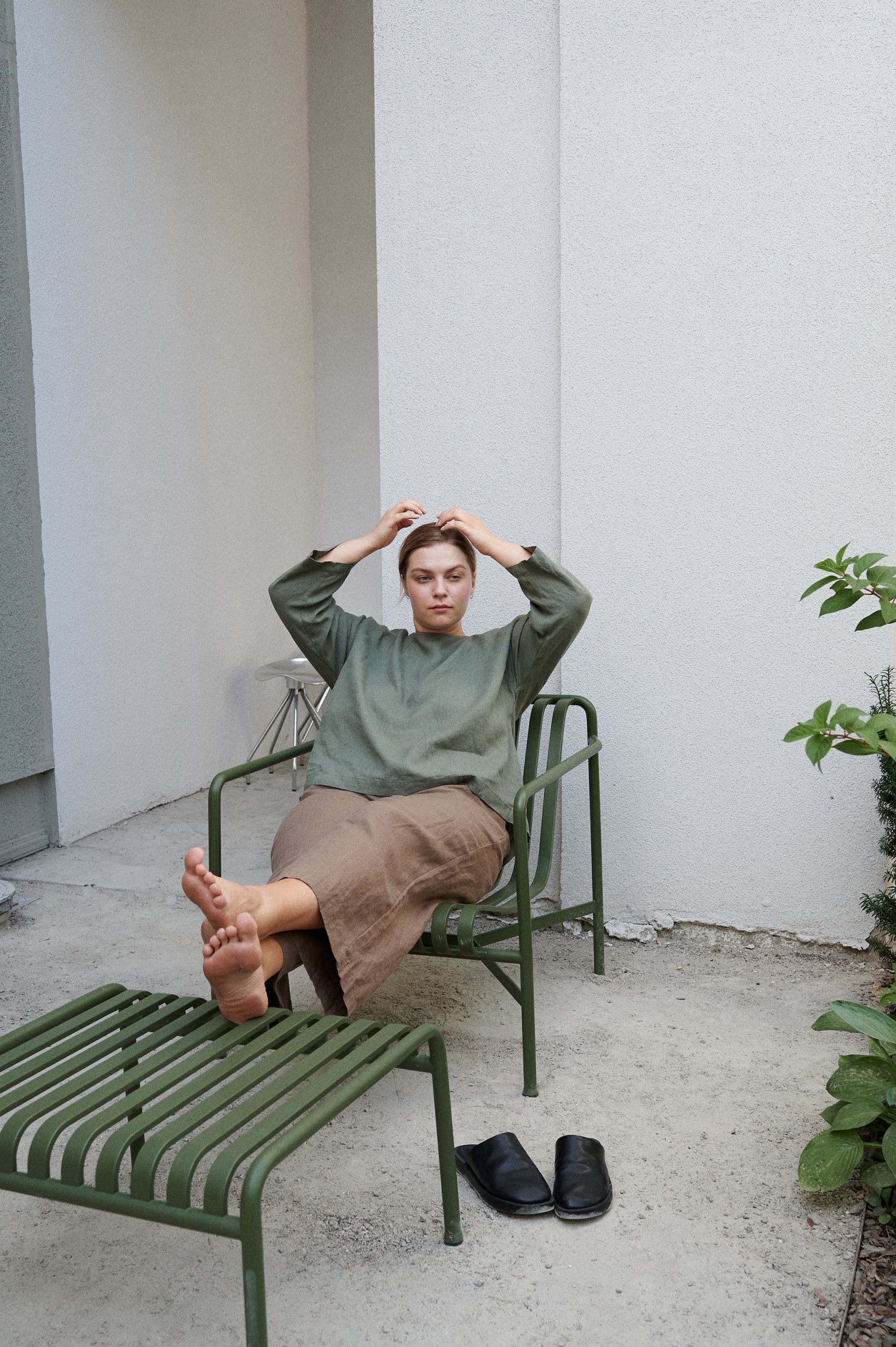 woman wearing linen cacao trousers and pine green linen top 