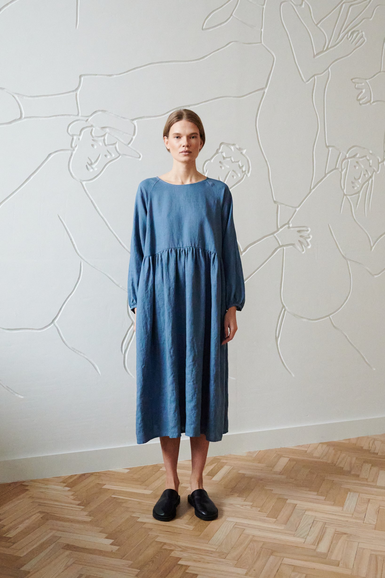 oversized raglan midi linen dress in blue
