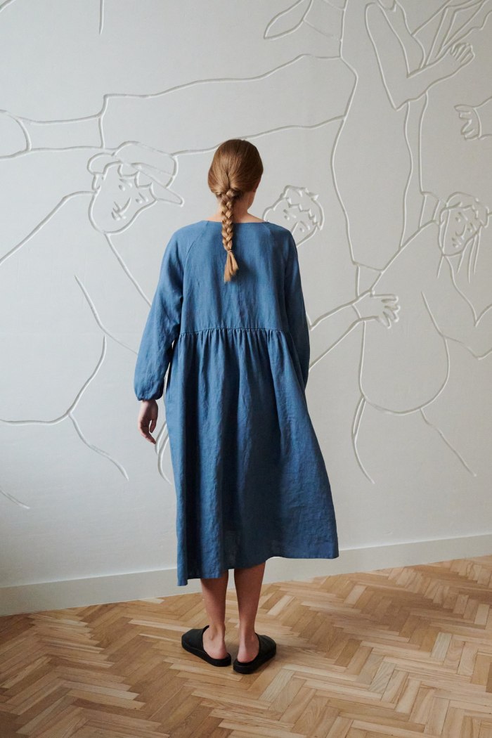 the back of long sleeve linen smock dress in blue