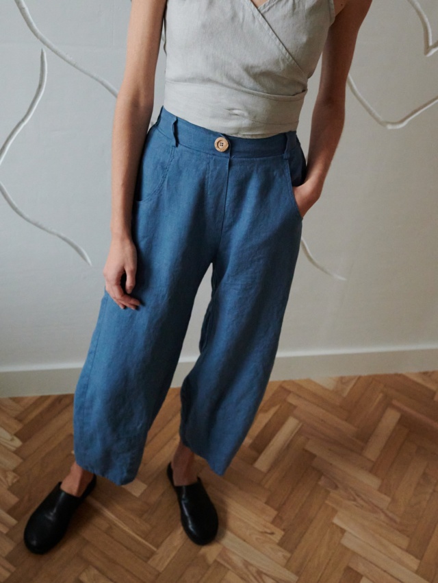 barrel leg summer trousers in stellar blue linen