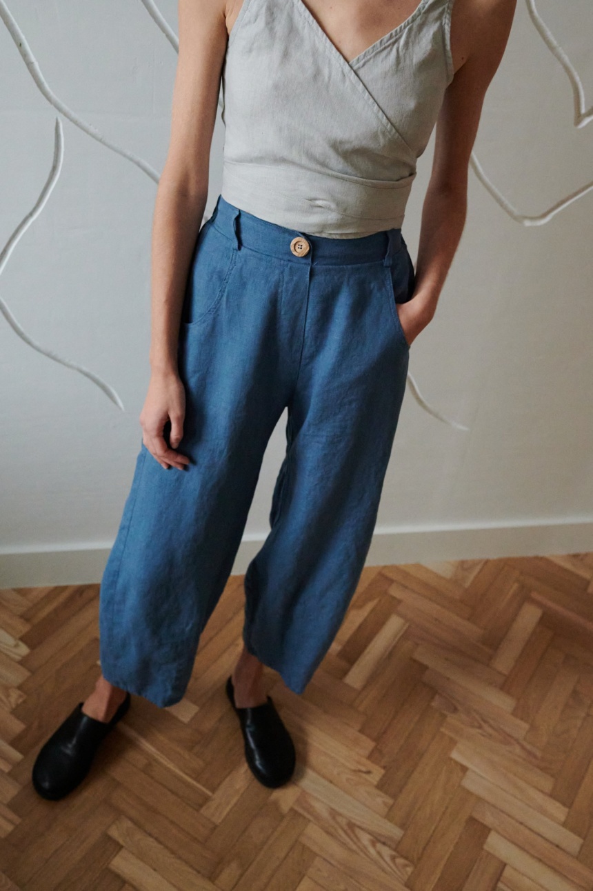 barrel leg summer trousers in stellar blue linen