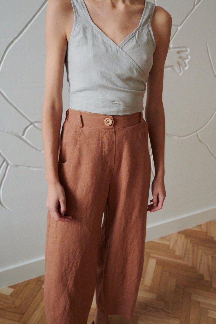 high waisted linen brown trousers with belt loops