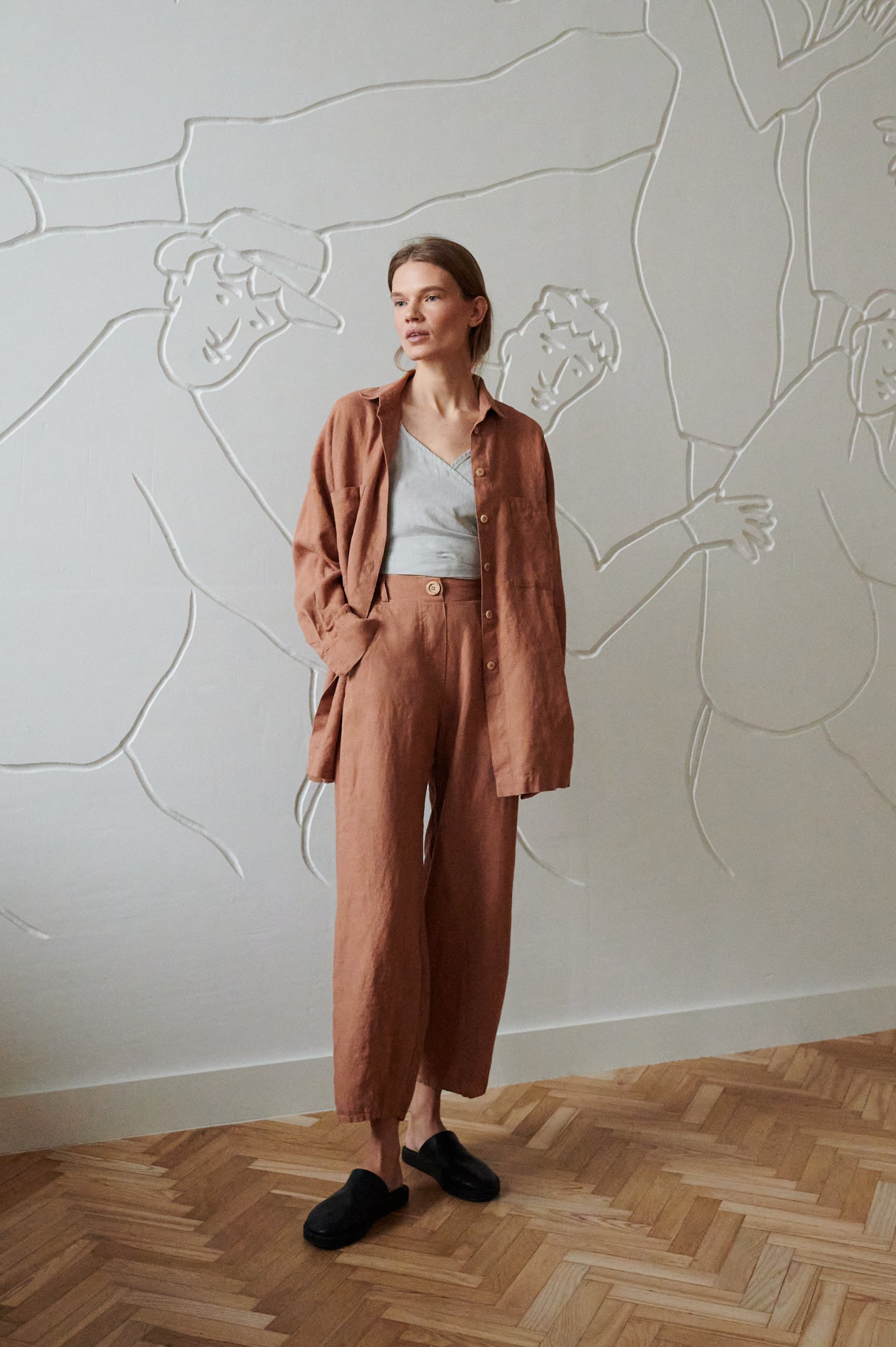 oversized linen brown shirt with front pockets