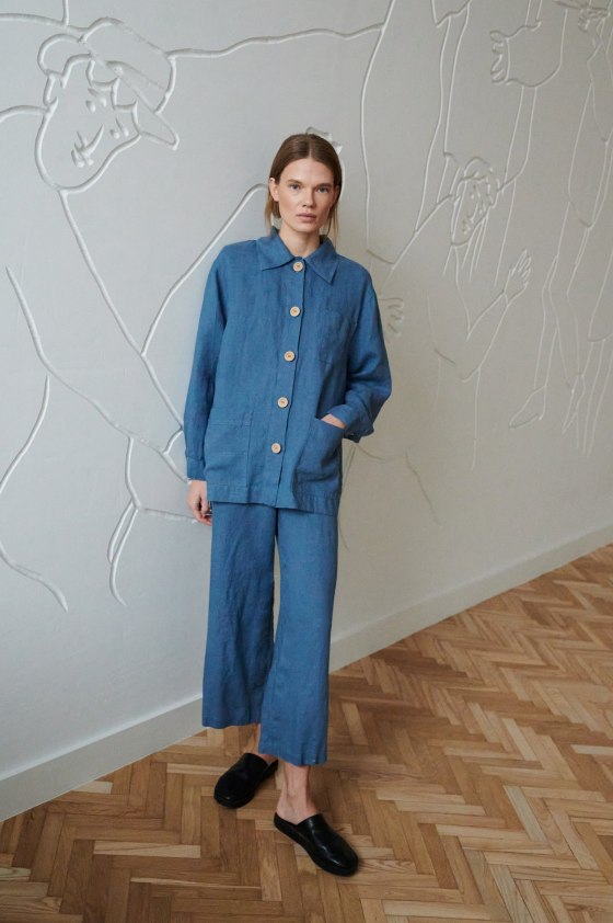 A relaxed fit utility linen jacket and wide-leg linen trousers outfit