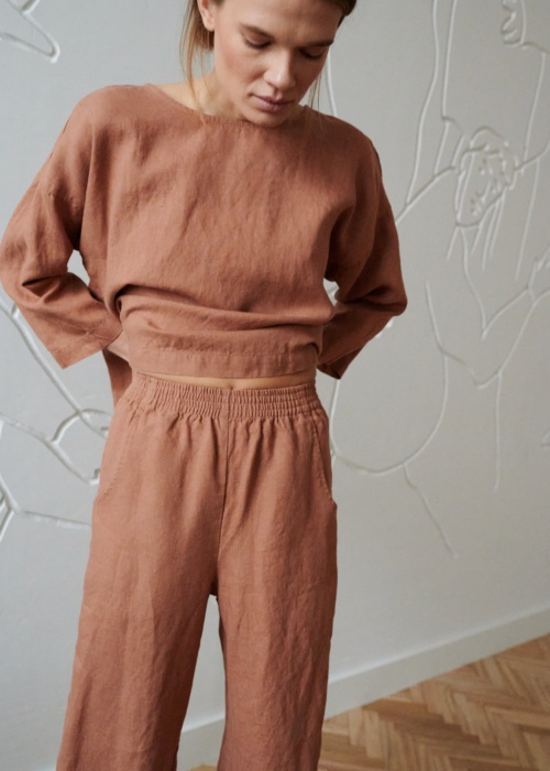 elasticated linen trousers and a matching top in mocha linen