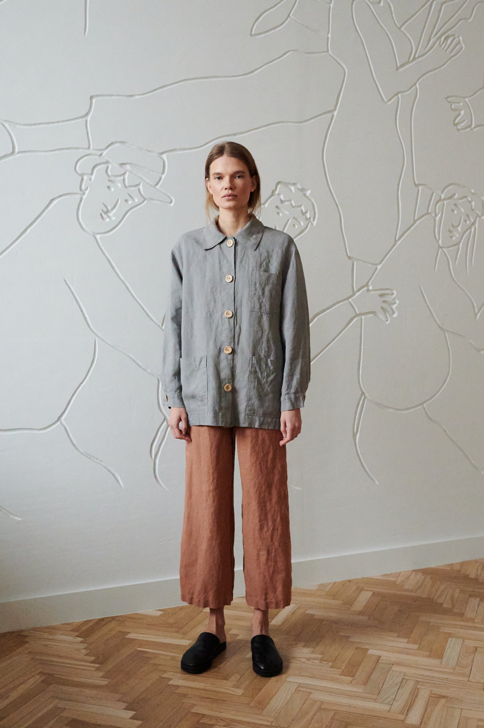 Wide-leg linen trousers and a relaxed fit linen jacket outfit