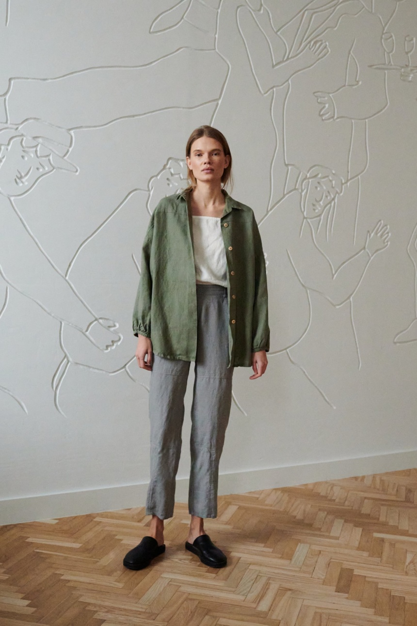 Woman in wide-leg high-waisted linen pants paired with a linen shirt