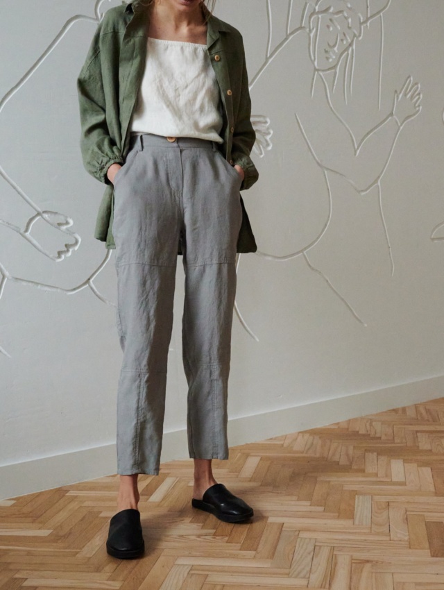 High-waisted barrel leg linen trousers with pockets