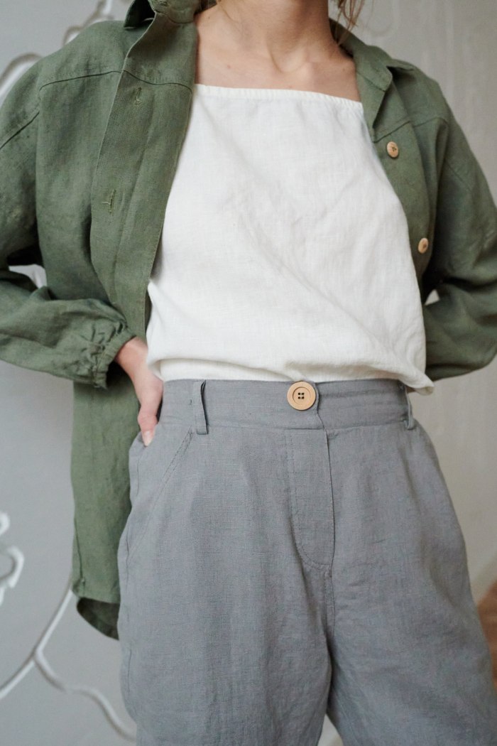High-waisted linen trousers with a decorative wooden button