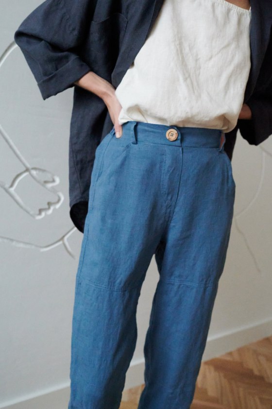 High-waisted linen trousers with a decorative wooden button