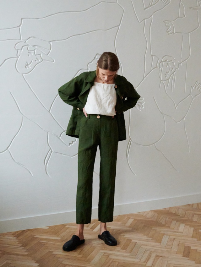 Cropped high-waisted linen pants worn with a linen summer top and an unbuttoned linen jacket on top