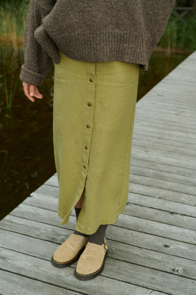 Close-up of heavy-weight olive linen fabric on Heidi skirt, adding texture and depth to a linen minimalist wardrobe.