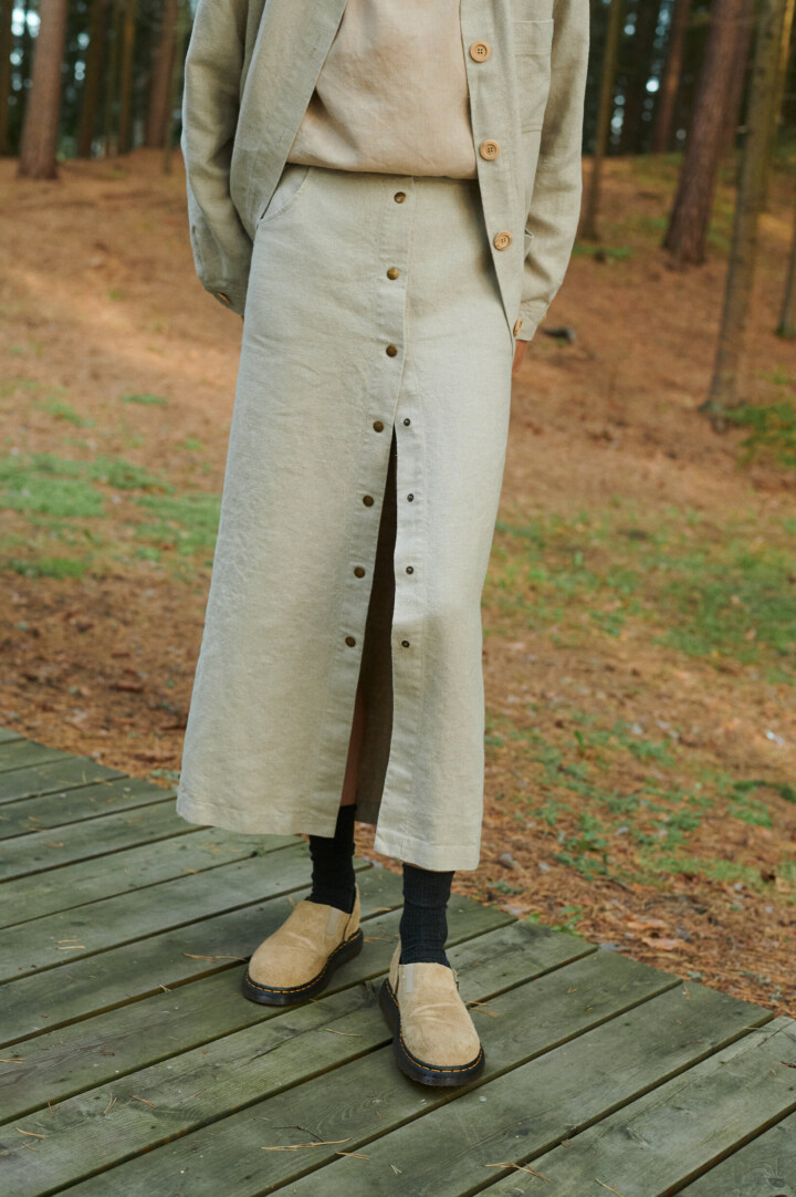 button front linen skirt in heavy linen