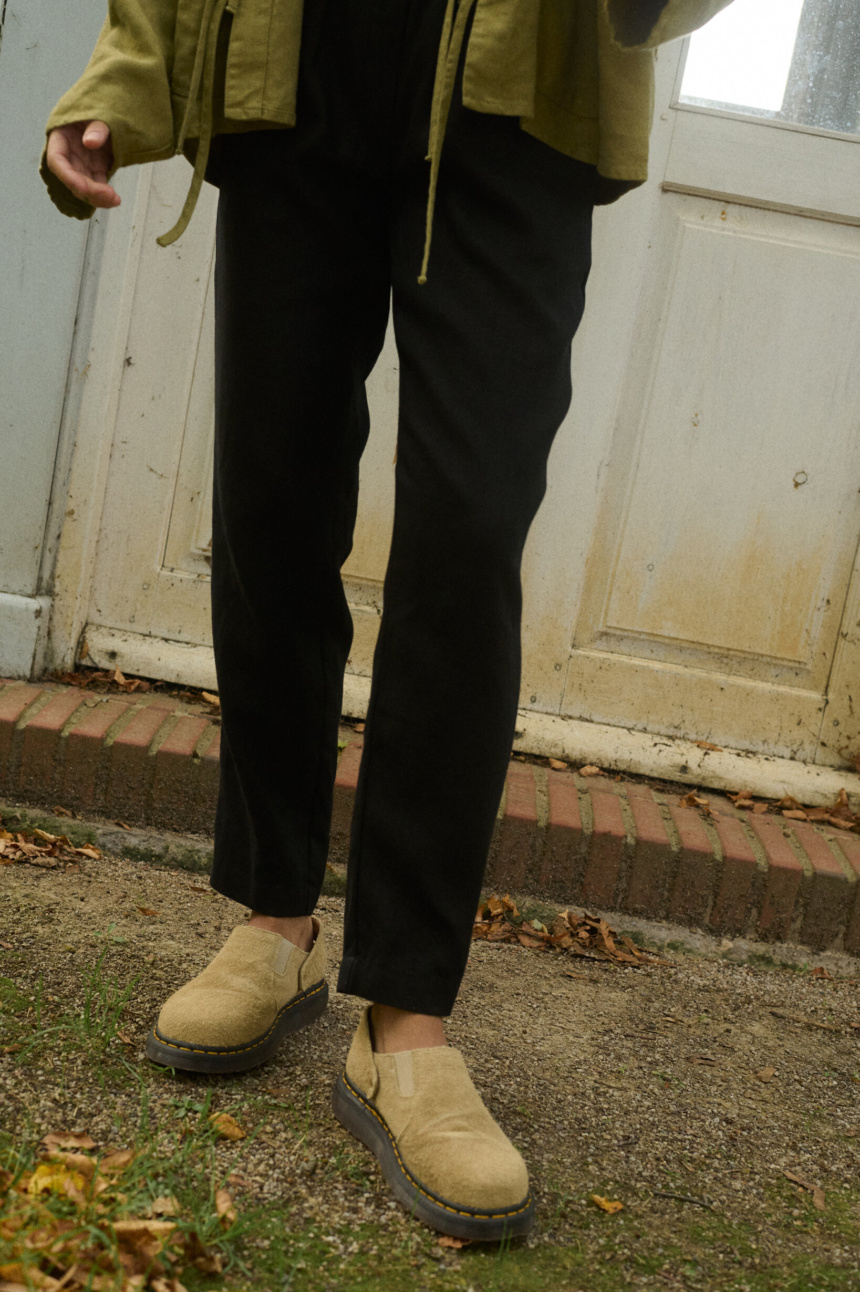 Black slightly cropped medium linen tapered leg trousers