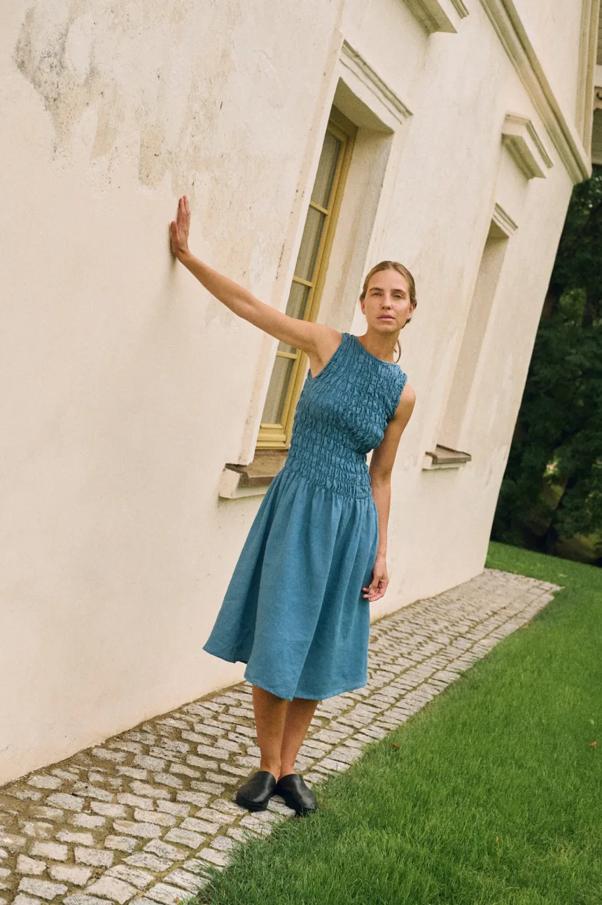 model is wearing linen sleeveless midi dress