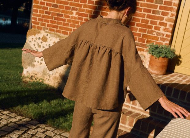 Cacao linen shirt with ruffled gathered back and relaxed oversized fit, back view