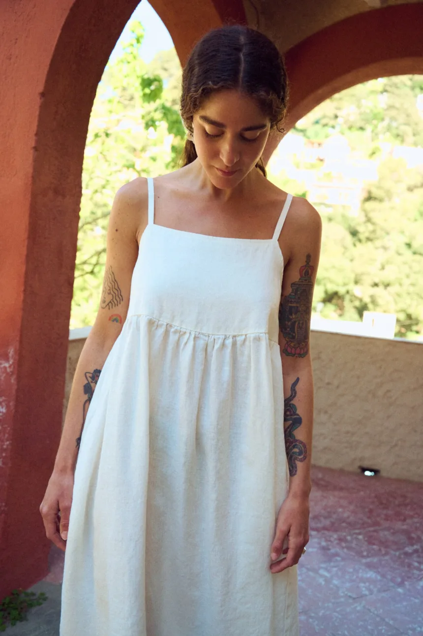 Spaghetti straps dress with straight neckline and loose midi silhouette