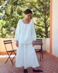 White maxi skirt in linen with flared silhouette and full length