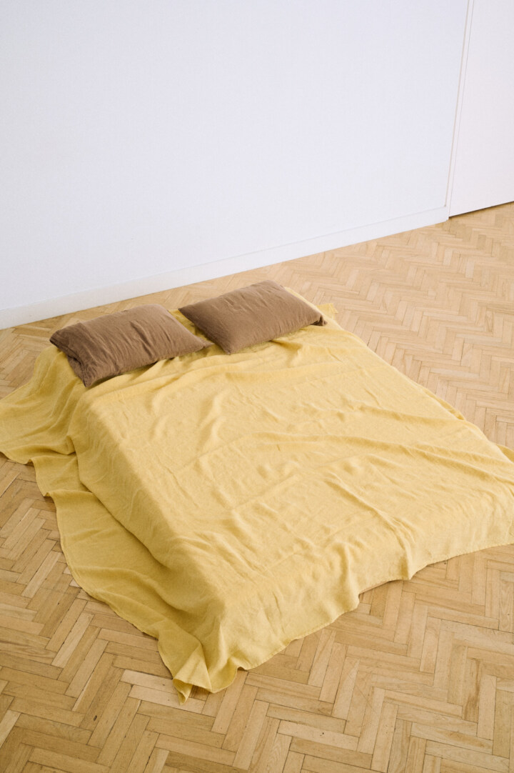 Brown linen pillowcase in cacao with envelope closure and soft washed appearance.