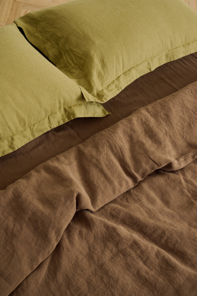 Brown linen duvet cover in cacao with a relaxed washed finish.